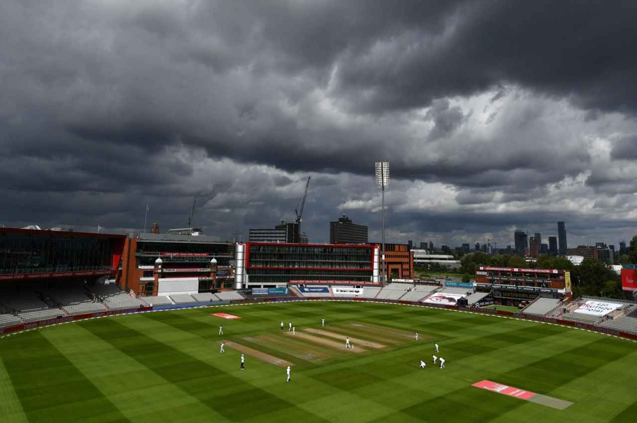 Ashes 2023: मैनचेस्टर टेस्ट में बारिश ने डाला खलल, जानें मैच ड्रॉ होने पर किस टीम को मिलेगा फायदा