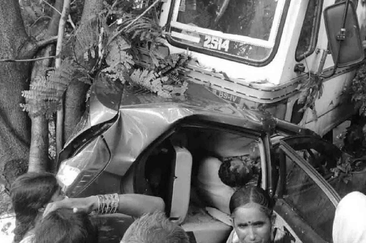 तेलंगाना के नरसिंगी में सड़क दुर्घटना में बीआरएस नेता और बेटे की मौत, कार का टायर फटने से हुआ हादसा