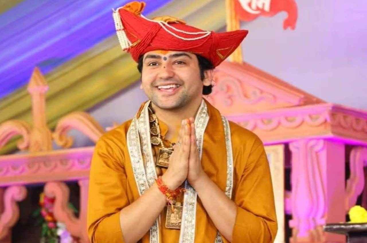 ग्रेटर नोएडा पहुंचे बागेश्वर बाबा धीरेंद्र शास्त्री, इस दिन लगाएंगे 'दिव्य दरबार', Video