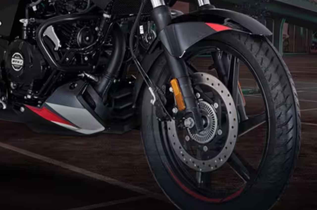 Bajaj की इस बाइक को देख लड़के भरते है आह, 40 kmpl की माइलेज और 220 cc का धाकड़ इंजन
