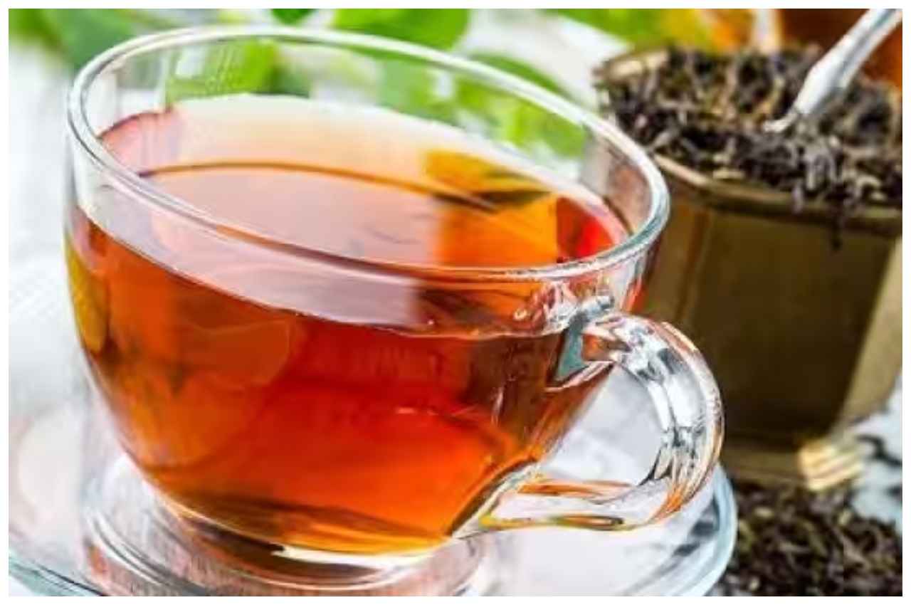 Benefits Of Mulethi Adrak Tea: बारिश में बीमारियों से रहना है दूर तो पिएं ये खास चाय, मिलेंगे कई गजब के फायदे
