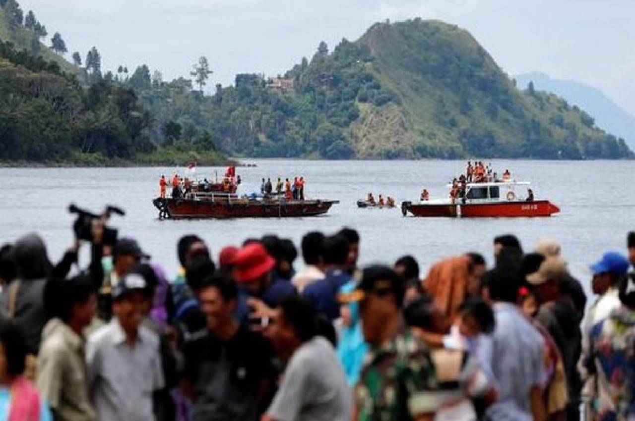 इंडोनेशिया के सुलावेसी द्वीप के पास यात्रियों से भरी नाव पलटी, 15 लोगों की मौत; रेस्क्यू जारी