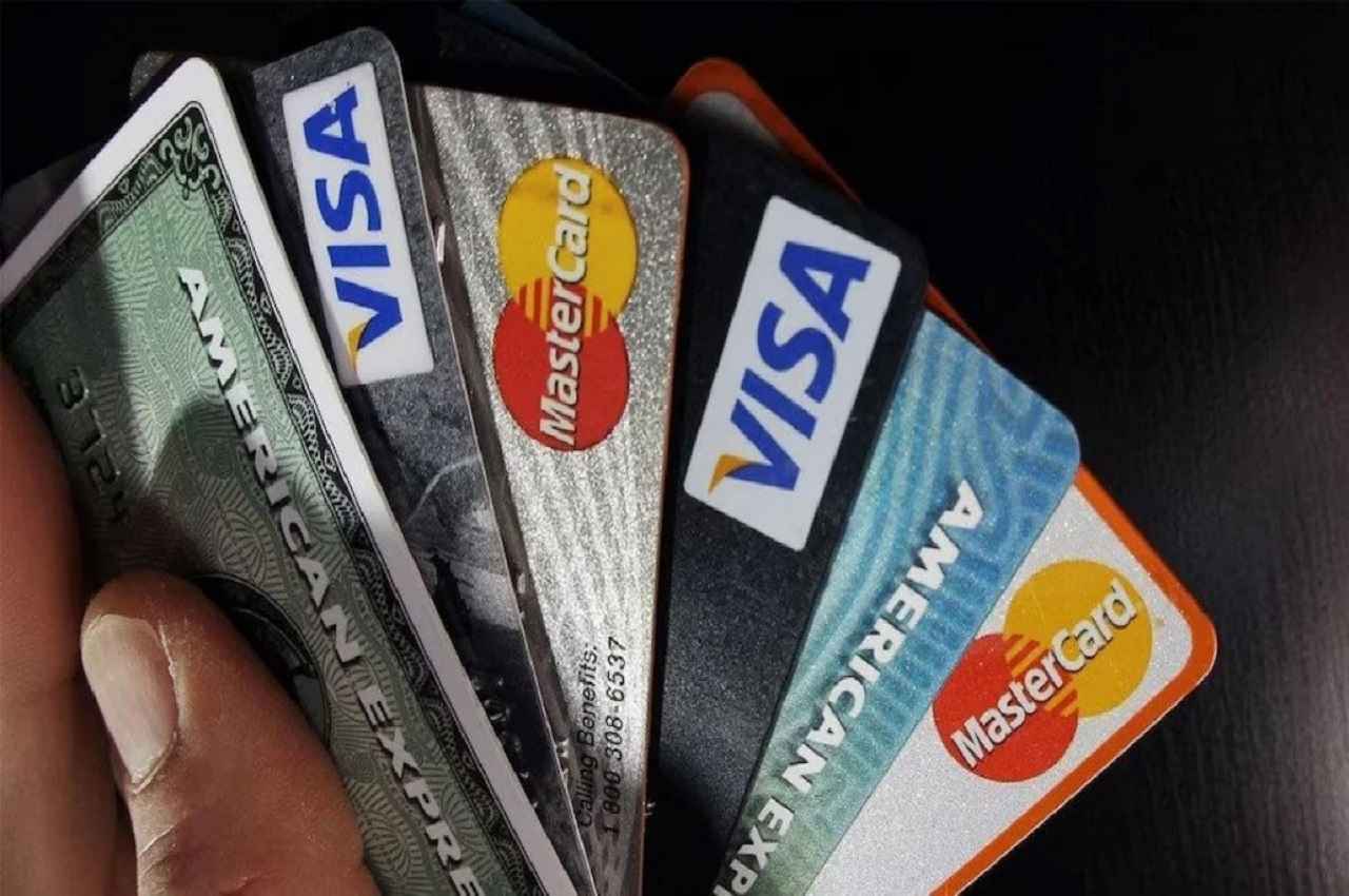 New Debit Credit Card Rules:  बैंक ग्राहकों के लिए फायदे की खबर, RBI ने रखा कार्ड पोर्टेबिलिटी का प्रस्ताव, पढ़ें- डिटेल्स