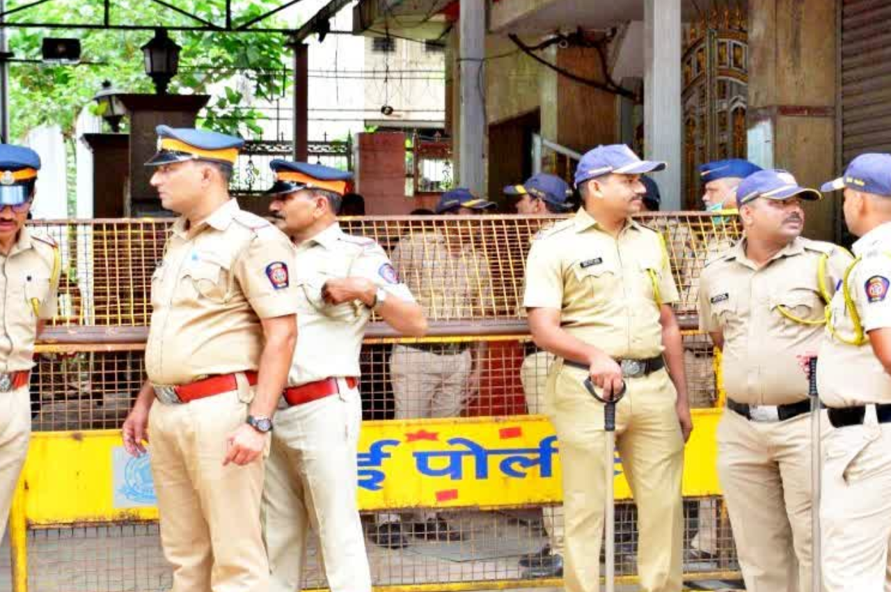 Mumbai Police, Mumbai Police received threat call, serial blasts threat call, Mumbai local train