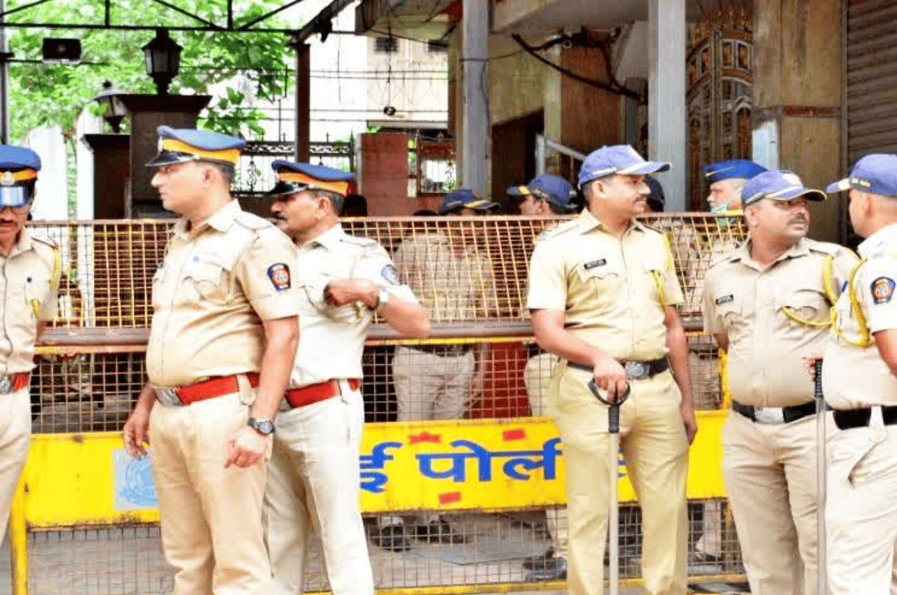 Mumbai Police, Mumbai Police received threat call, serial blasts threat call, Mumbai local train