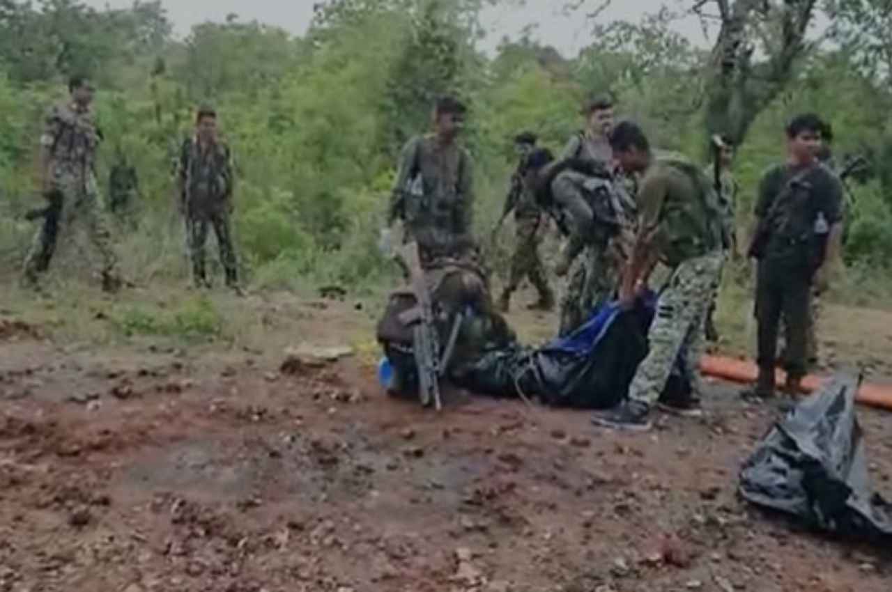 चिन्नागेलूर कैम्प पर नक्सलियों ने किया हमला, जवानों ने दिया जवाब तो भागे