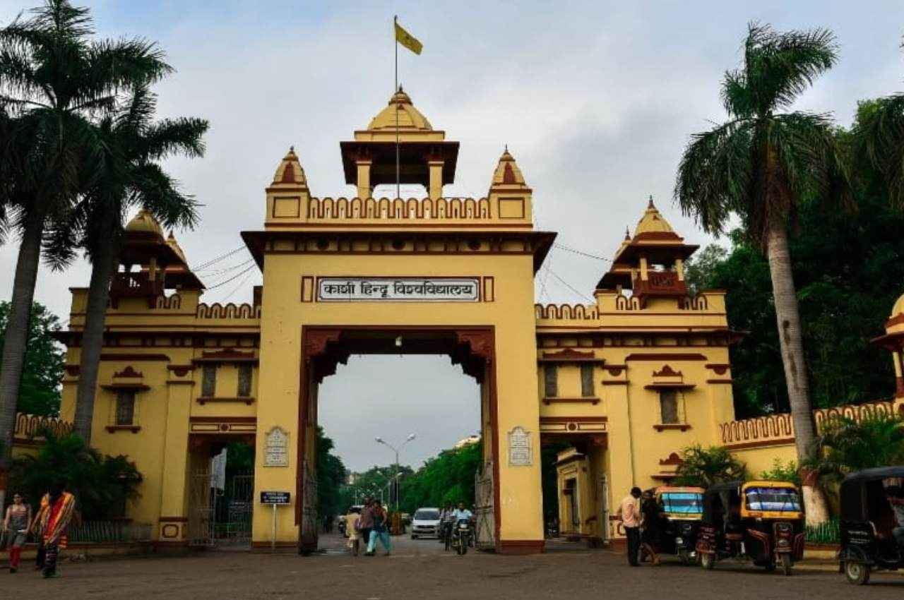 BHU में छात्रा से छेड़छाड़ के बाद बरपा हंगामा, सीसीटीवी फुटेज से खुलेगा राज
