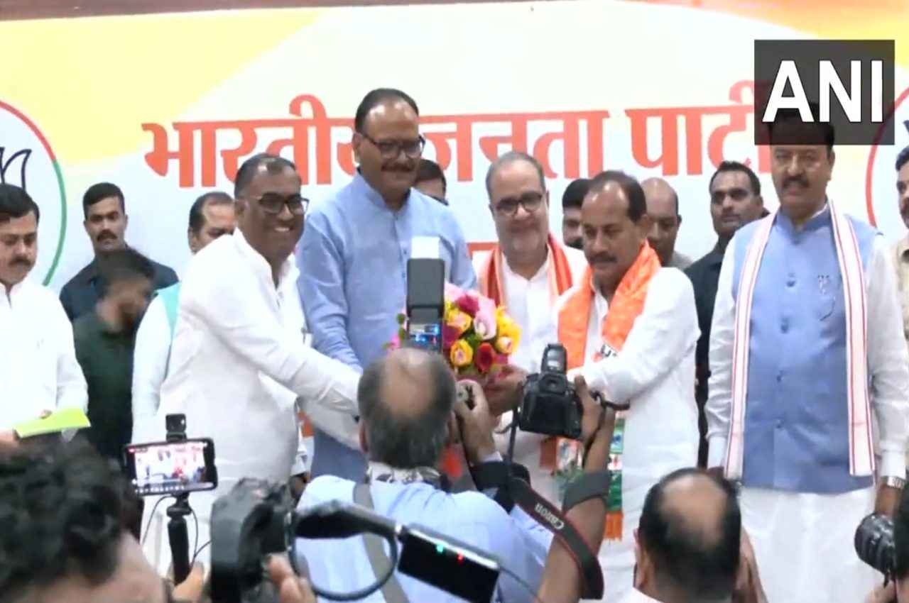 Dara Singh Chouhan, Dara Singh Chouhan joins BJP, who is Dara Singh Chouhan, Ghosi MLA, Samajwadi Pa UP Politics, Dara Singh Chouhan, Dara Singh Chouhan joins BJP, who is Dara Singh Chouhan, Samajwadi Party, Amit Shah, Yogi Adityanath, SP
