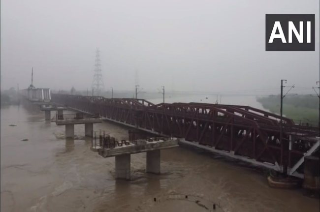 Delhi Flood Alert, Yamuna River, Yamuna danger mark, Lieutenant Governor, Delhi Flood Delhi Flood Alert, Yamuna River, Yamuna danger mark, Lieutenant Governor, Delhi Flood