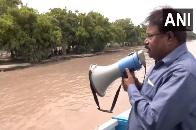 Delhi Flood Update, Yamuna water level, Yamuna Danger Mark, Delhi Flood, Hathinikund, Delhi Flood Ne Delhi Flood Update, Yamuna water level, Yamuna Danger Mark, Delhi Flood, Hathinikund, Delhi Flood News