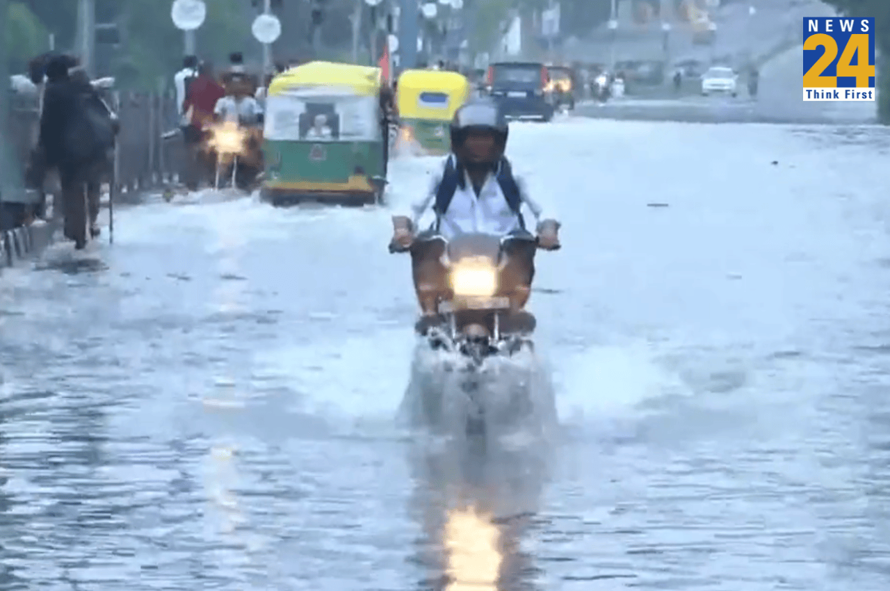 Delhi Flood: दिल्ली में बाढ़ के हालात, ITO-राजघाट डूबे, हिमाचल में बारिश जारी, जानें अगले 5 दिन कैसा रहेगा मौसम?