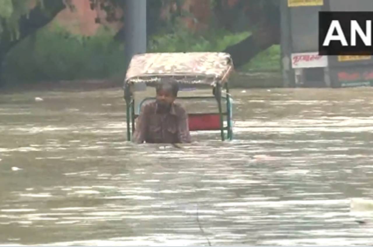 yamuna water level, yamuna crosses flood level mark, rains in delhi, north india rains, Delhi flood news, Delhi Flood Situation, Delhi Schools Shut
