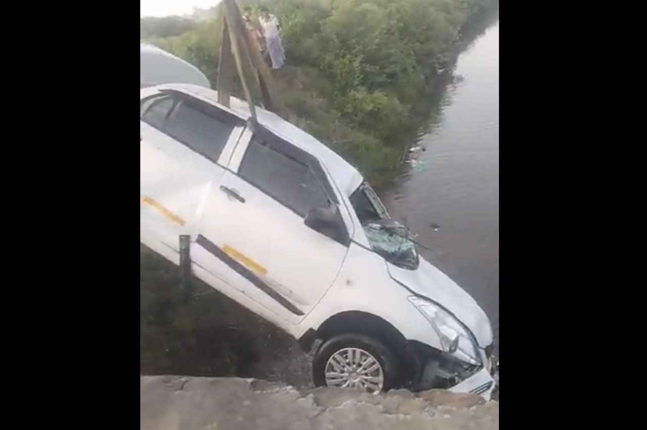 यूपी के एटा में दर्दनाक हादसा; नहर में गिरी तेज रफ्तार कार, परिवार के 4 लोगों समेत 5 की मौत