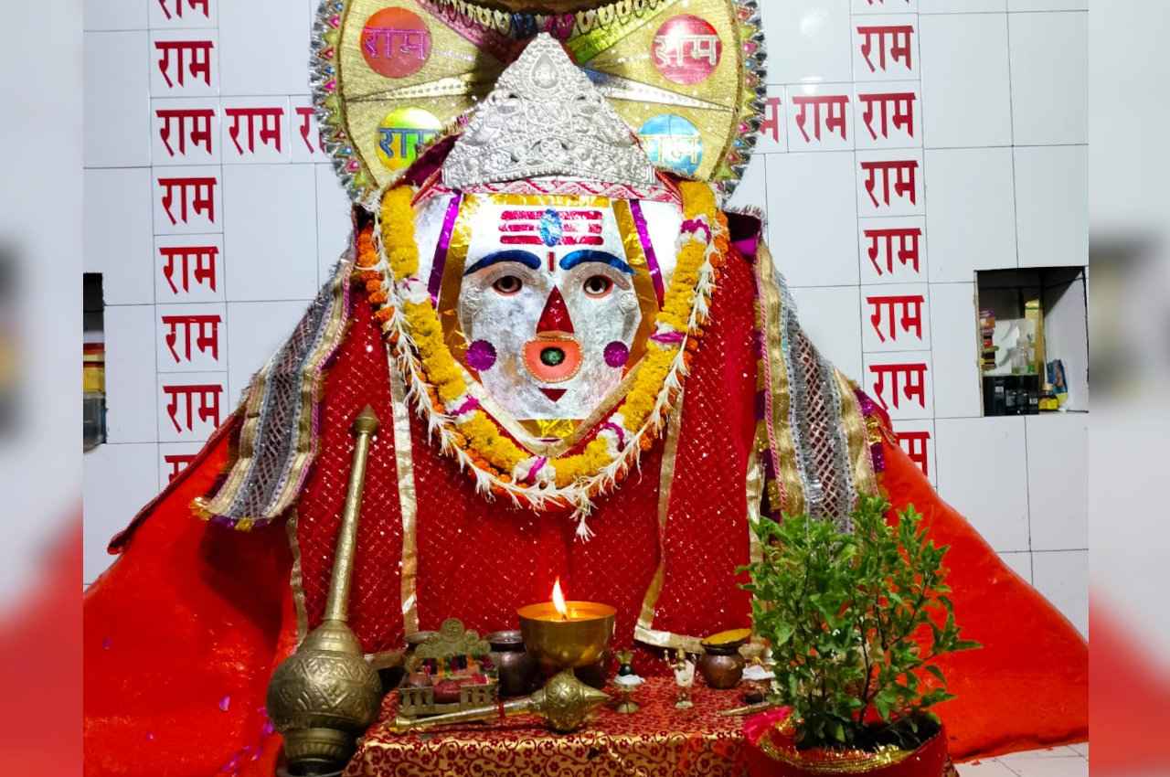 ऐसे करें हनुमान चालीसा का पाठ तो दूर होगा जीवन का हर संकट