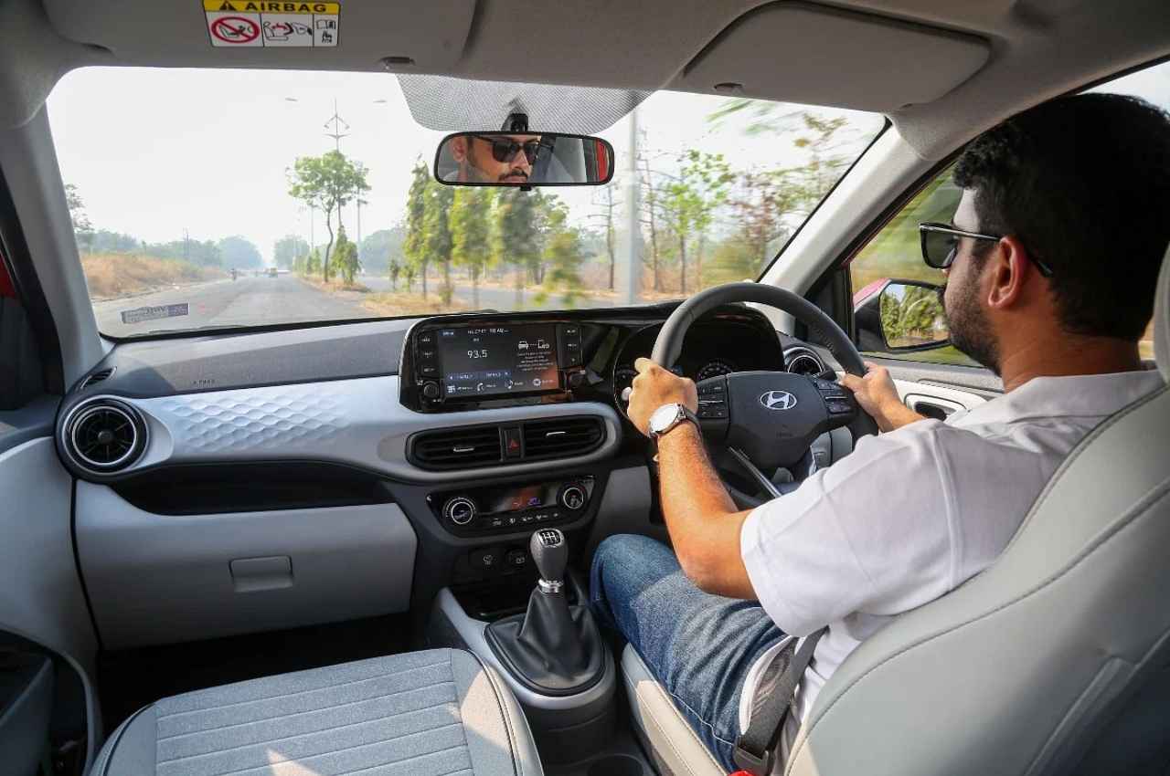 बस 13000 में मिल रही Hyundai की यह स्टाइलिश कार, ऑटोमेटिक ट्रांसमिशन और बहुत कुछ