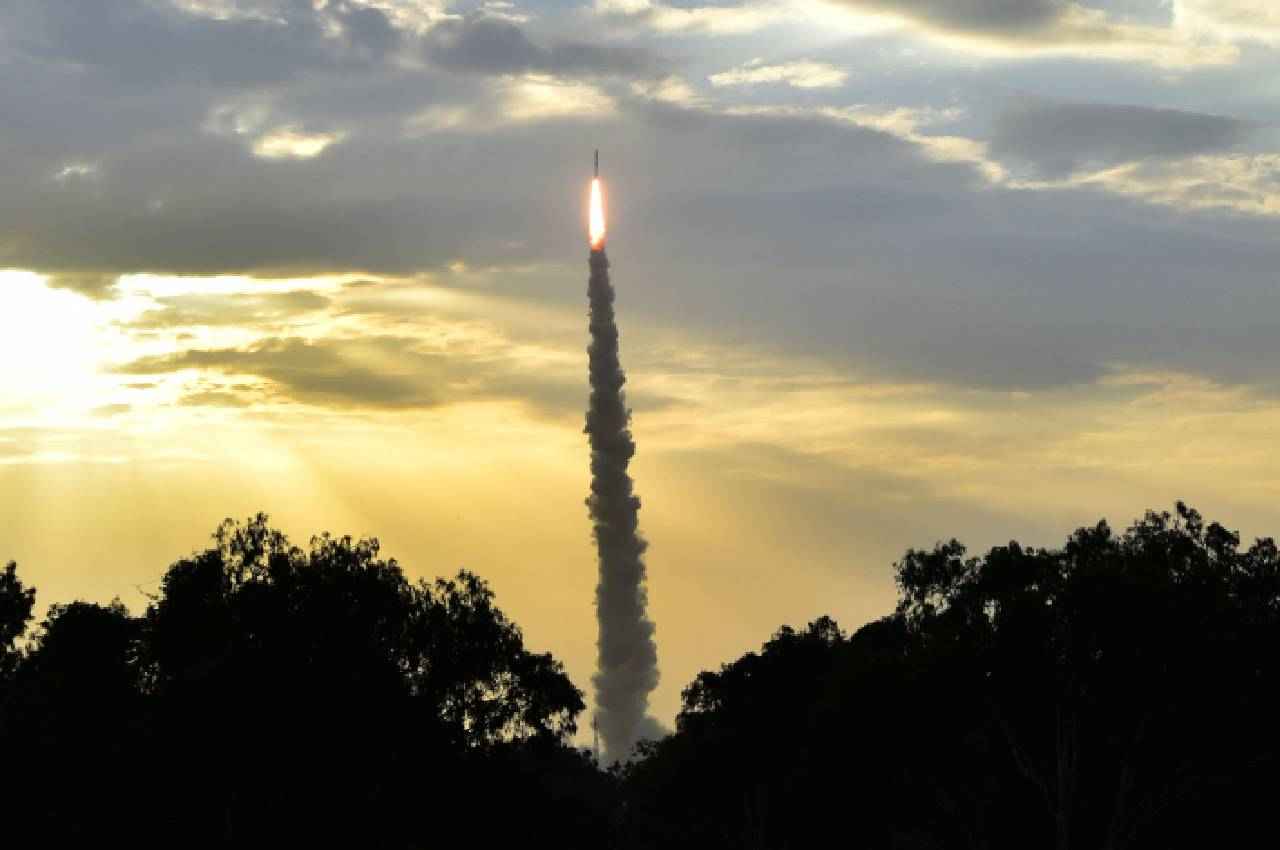 चंद्रयान-3 के बाद ISRO का एक और अभियान, श्रीहरिकोटा से 7 सैटेलाइट्स के साथ PSLV-C56 लॉन्च
