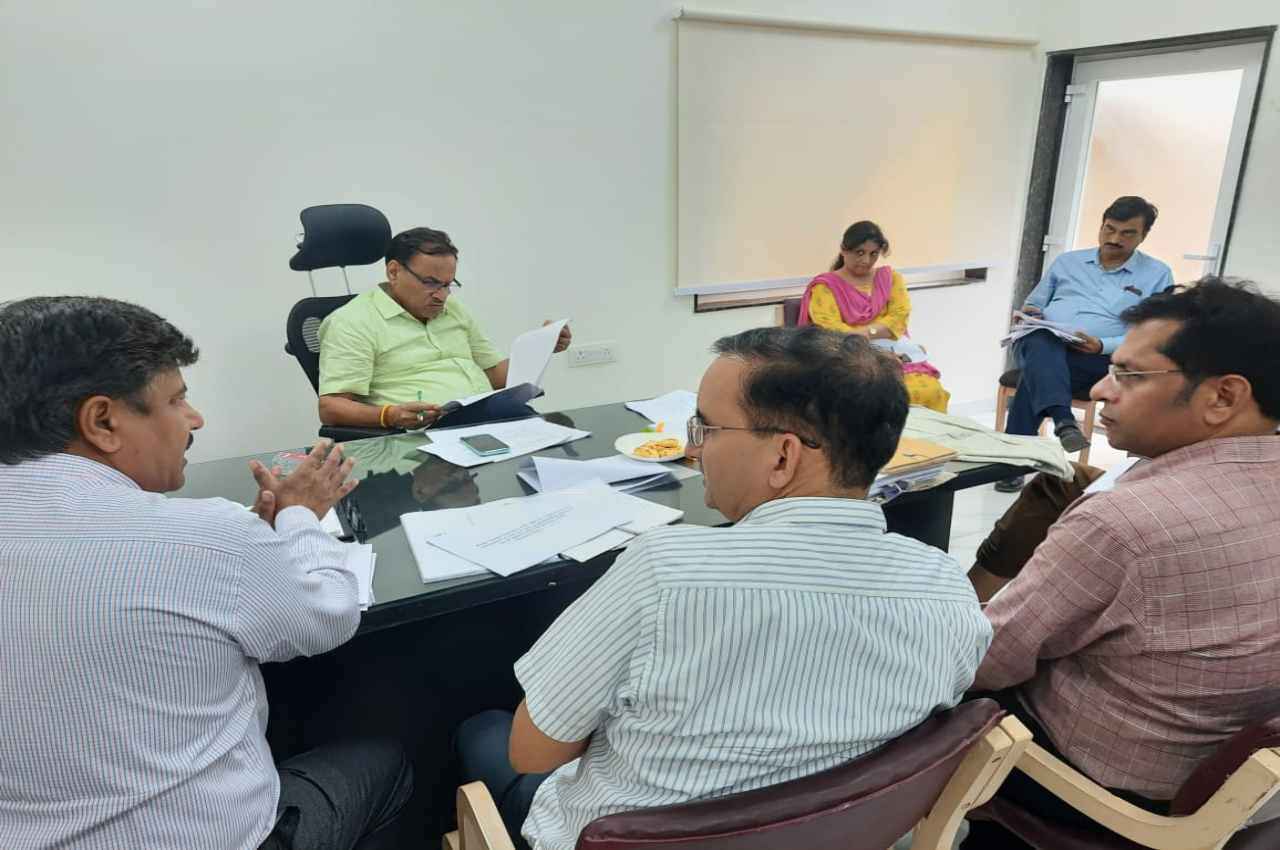 Jaipur: समीक्षा बैठक में बोले जलदाय मंत्री महेश जोशी, बिना अनुमति मुख्यालय नहीं छोड़े कोई भी अधिकारी
