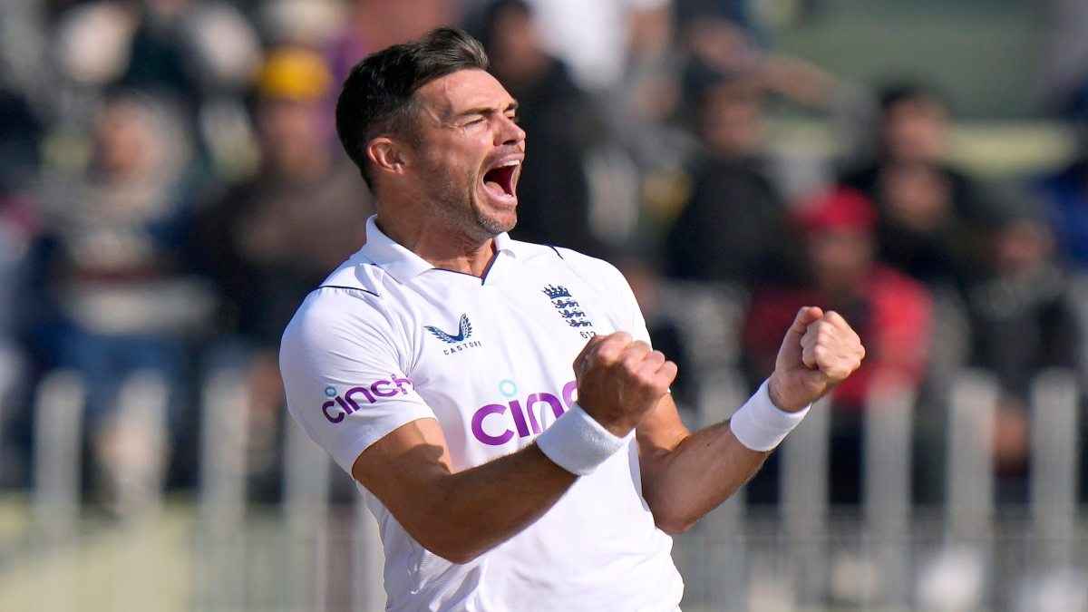 ENG vs AUS: जेम्स एंडरसन का जलवा, बिखेर दी मिचेल मार्श की गिल्लियां, देखें वीडियो