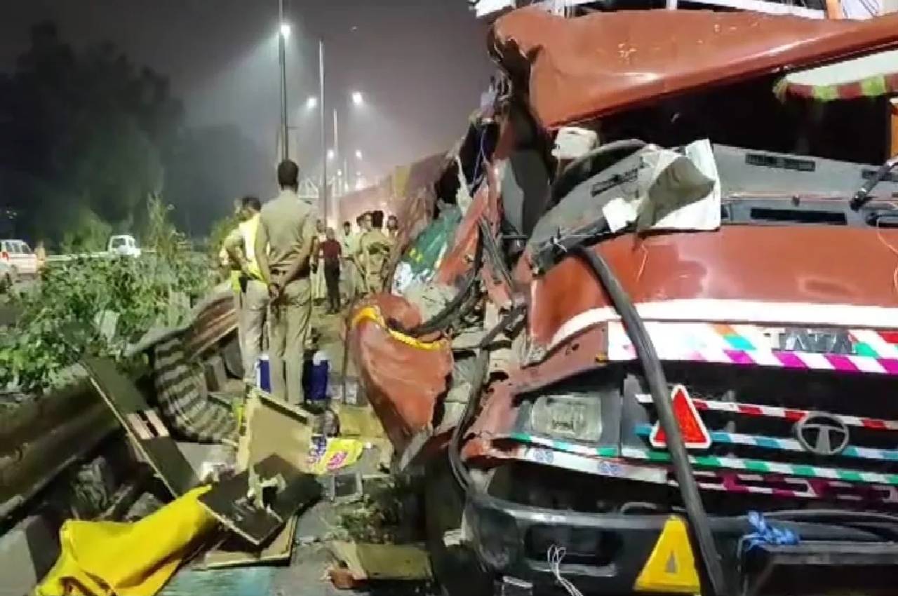 Karnal GT Road accident, Delhi news, delhi accident news, trucks collided on Karnal GT Road, Road accident in Delhi