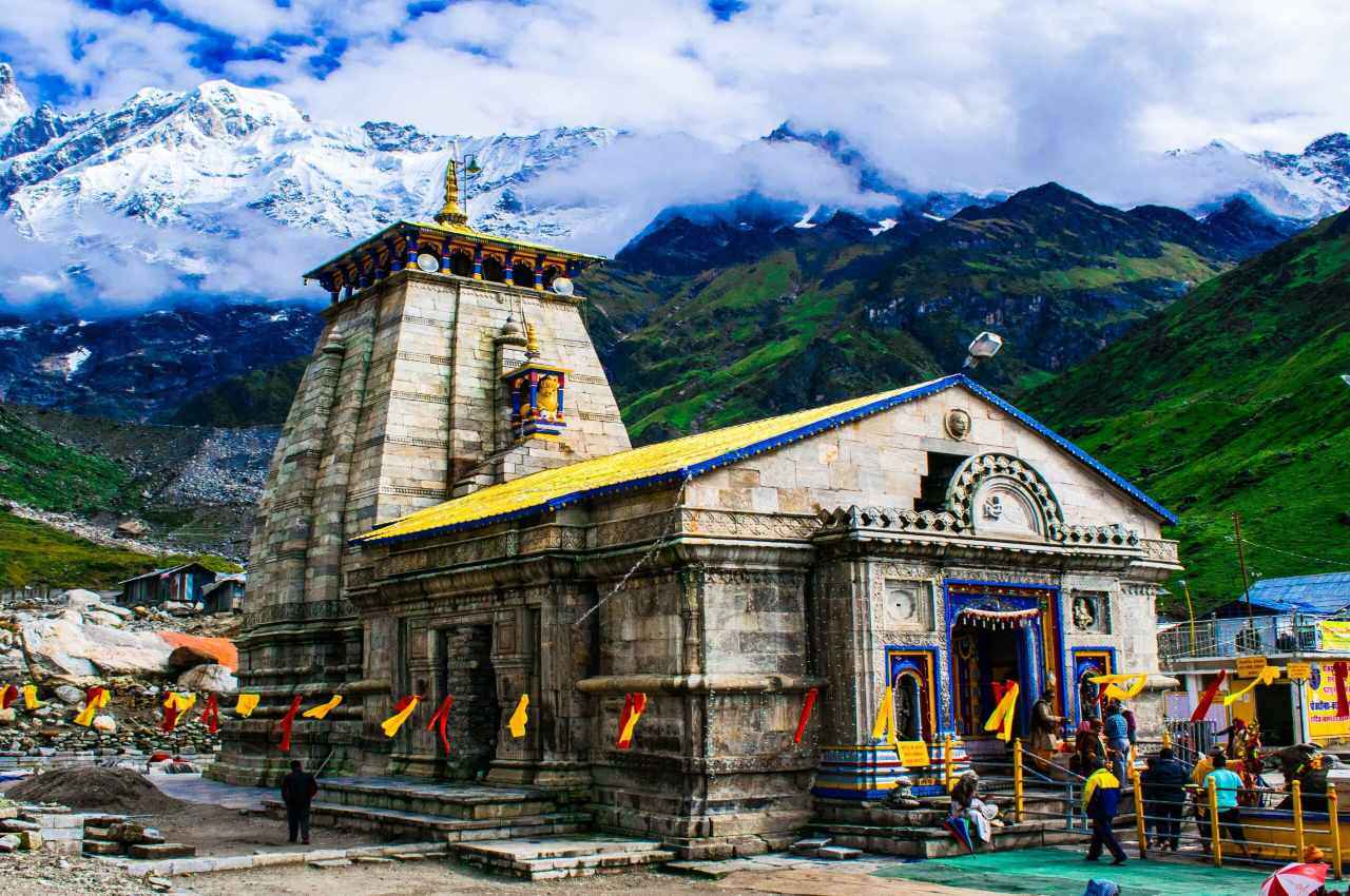 Kedarnath Dham: हेलिकॉप्टर से नहीं आएगा केदारनाथ धाम में दूध, मंदिर प्रबंधन ने किया ये विशेष इंतजाम