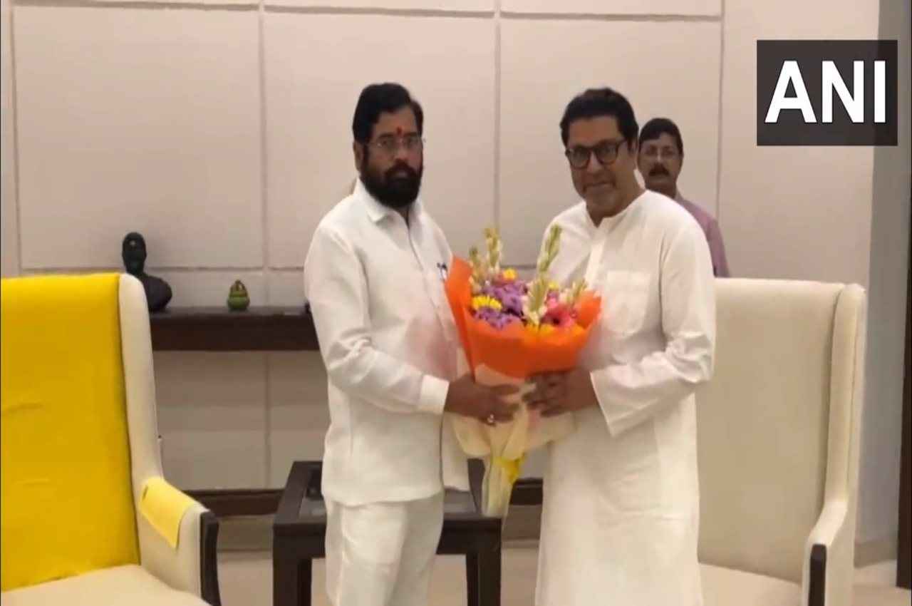 Maharashtra Politics: सियासी संग्राम के बीच सीएम शिंदे ने मिले मनसे प्रमुख राज ठाकरे, अब लगाई जा रही ये अटकलें