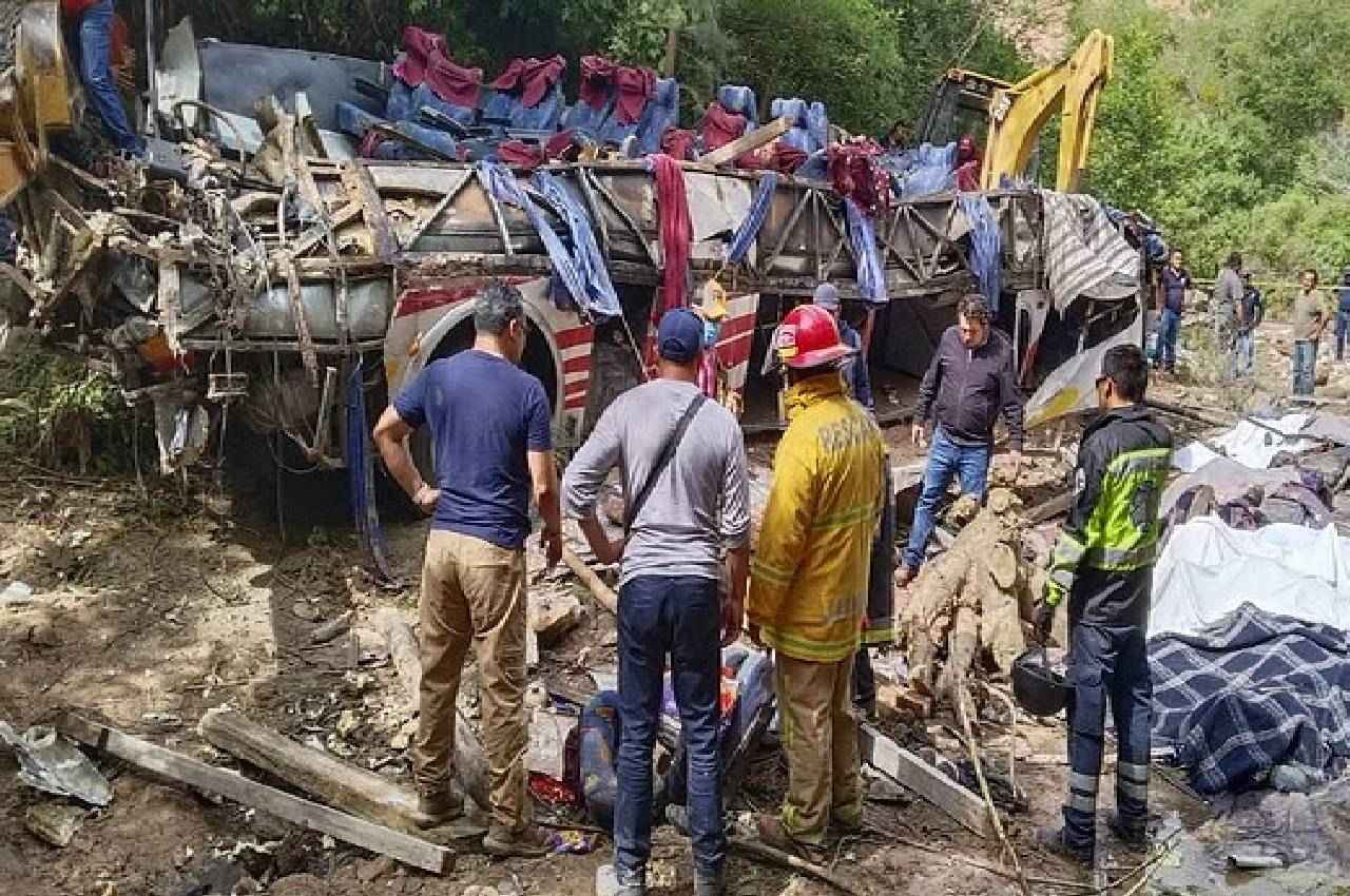 मैक्सिको में यात्रियों से भरी बस खाई में गिरी; 27 लोगों की मौत, 17 गंभीर रूप से घायल