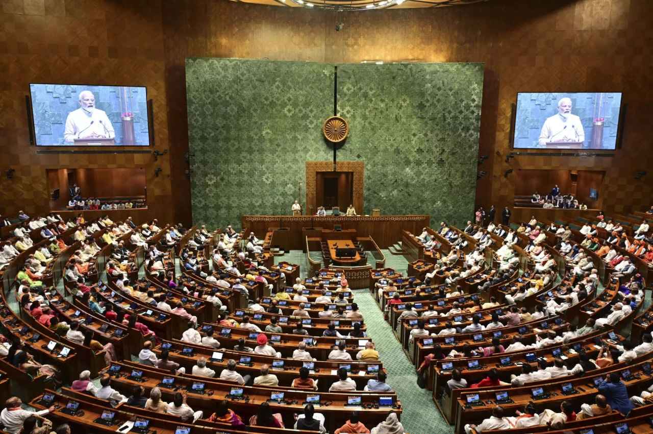 Monsoon Session: संसद के मानसून सत्र से पहले केंद्र सरकार ने बुलाई सर्वदलीय बैठक, कई मुद्दों पर हो सकती है बात