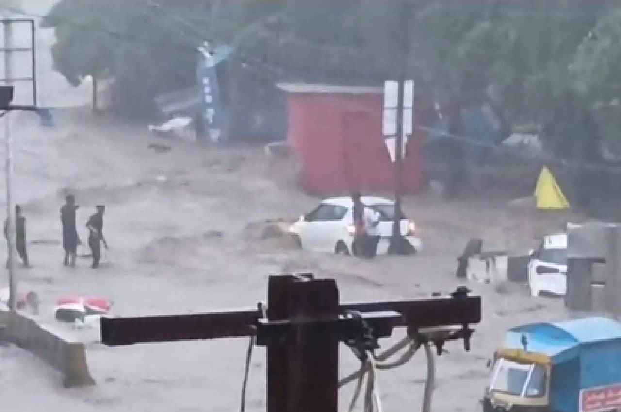 गुजरात के दक्षिण, सौराष्ट-कच्छ में जारी रहेगी बारिश; महाराष्ट्र के पालघर, रायगढ़, रत्नागिरी में ऑरेंज अलर्ट