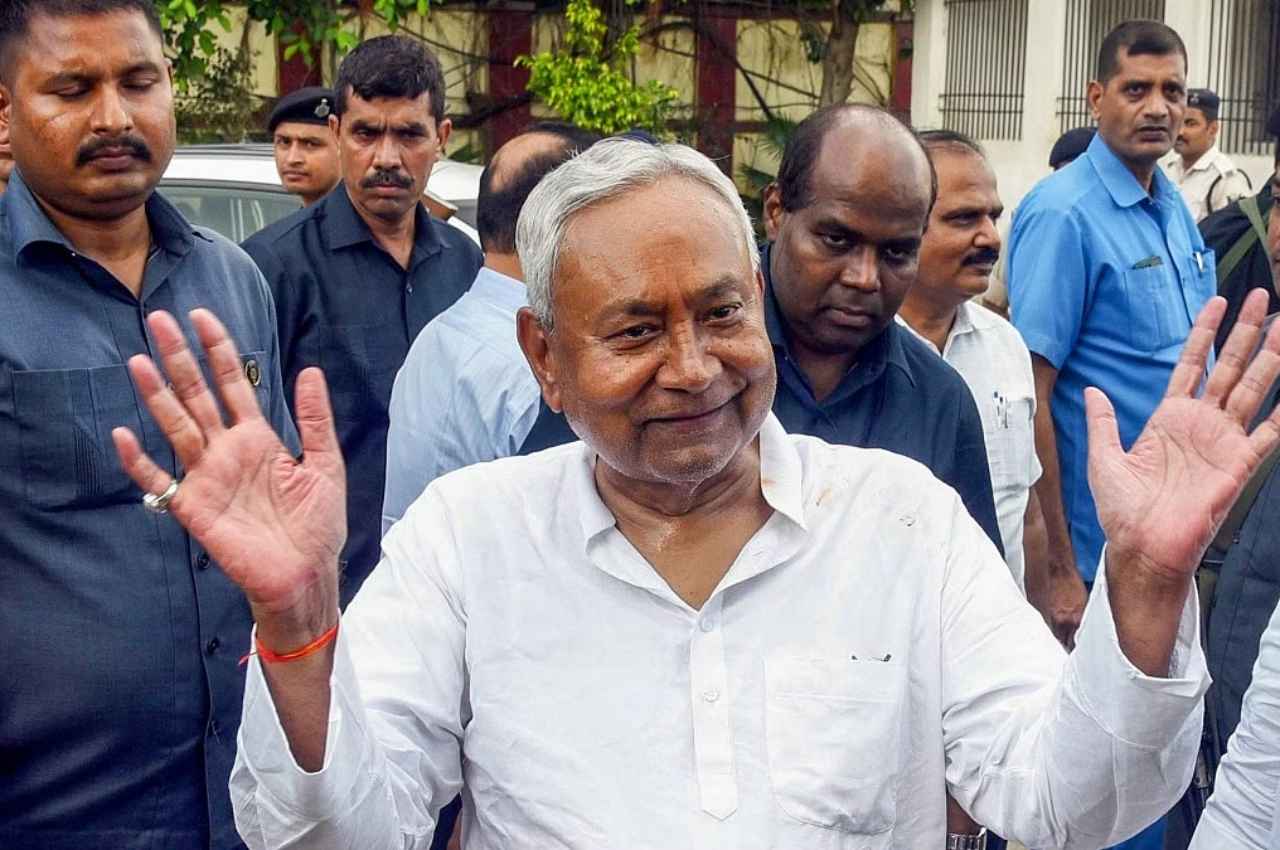 नीतीश मंत्रिमंडल में विस्तार के आसार, कांग्रेस और RJD के विधायक बन सकते हैं मंत्री
