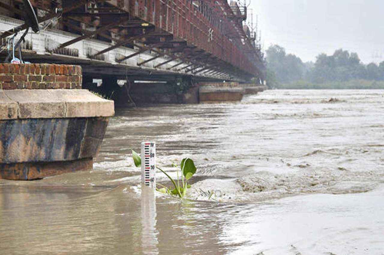 Noida Flood Alert: अब डराने लगी यमुना; नोएडा के इन इलाकों में भी बाढ़ का खतरा बढ़ा