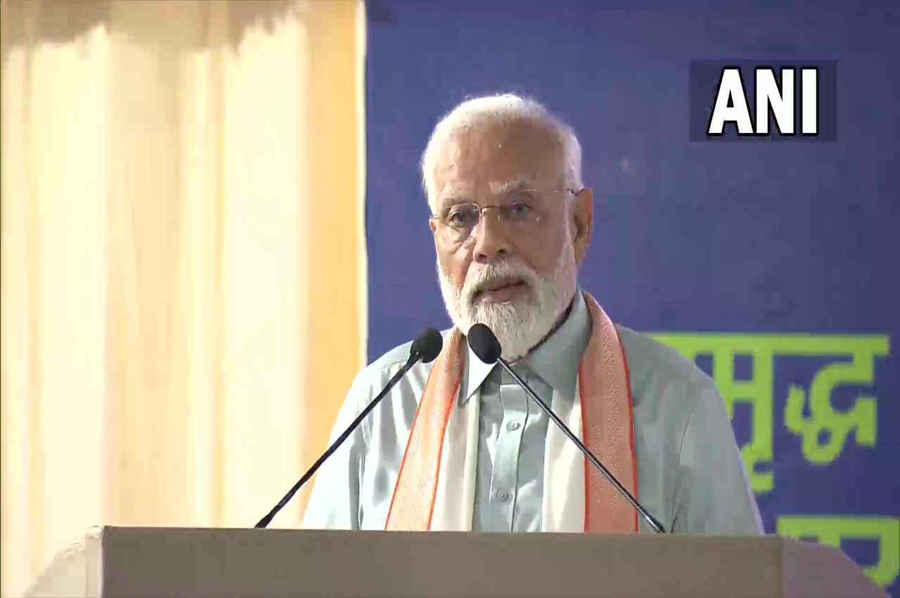 सीकर में पीएम मोदी ने दी कई सौगातें, बोले- 'आजादी के बाद पहली ऐसी सरकार जो किसानों के साथ खड़ी है'