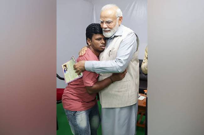 pm modi, autism, warangal, telangana, pm in warangal, pm modi telangana visit, PM Modi meets autistic singer pm modi, autism, warangal, telangana, pm in warangal, pm modi telangana visit, PM Modi meets autistic singer