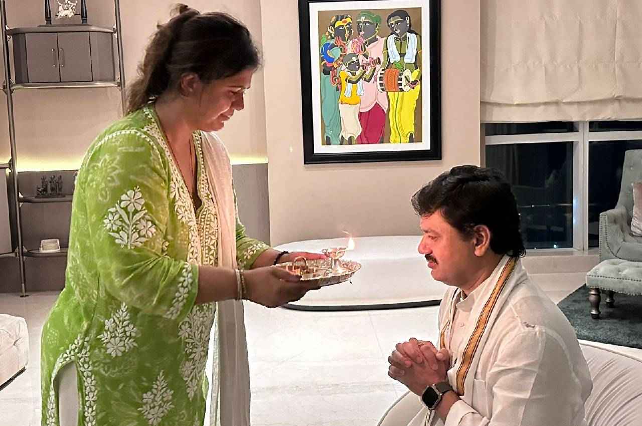 महाराष्ट्र की अजीब राजनीति! एनसीपी में फूट से एक परिवार की 'पावर' बंटी, तो दूसरे की मराठवाड़ा में बढ़ी ताकत