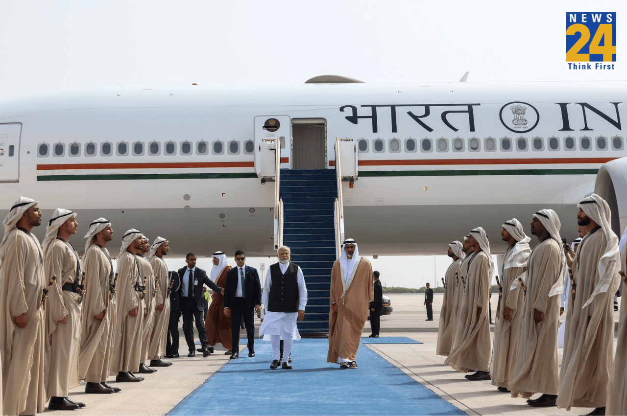 PM Modi in UAE: अबूधाबी में प्रधानमंत्री ने क्राउन प्रिंस जायद से की मुलाकात, बुर्ज खलीफा पर तिरंगा और मोदी की तस्वीर