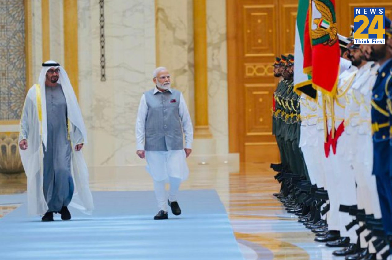 Pm Modi In UAE: राष्ट्रपति मोहम्मद जायद ने प्रधानमंत्री की कलाई पर बांधा फ्रेंडशिप बैंड, मोदी बोले- 'आप हर भारतीय के सच्चे दोस्त'