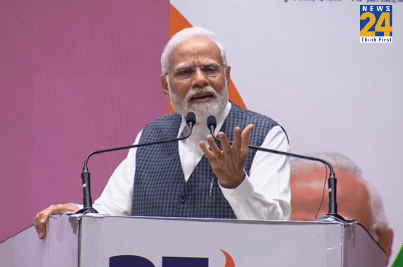 NDA Vs INDIA: पीएम मोदी ने 'एनडीए' का रखा नया नाम, अटल-आडवाणी को कुछ यूं किया नमन