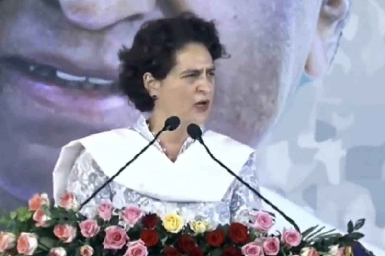 ग्वालियर में प्रियंका गांधी बोलीं- मोए बचपन में तुमाए क्षेत्र की वीरता और साहस की कहानी पतो है