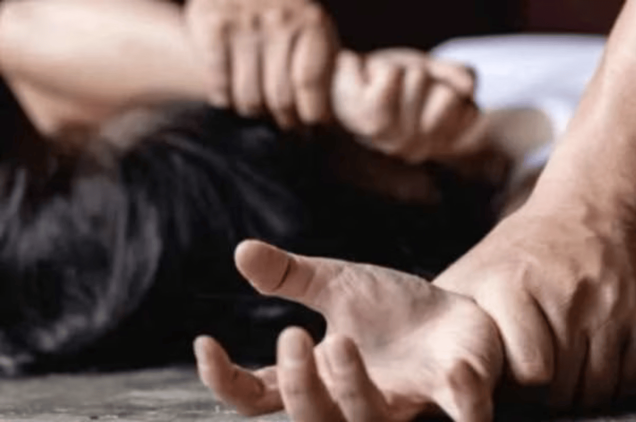 Pune Rape Case: कर्ज नहीं चुकाने पर पति के सामने शेख ने पत्नी की लूटी इज्जत, वीडियो बनाकर किया वायरल