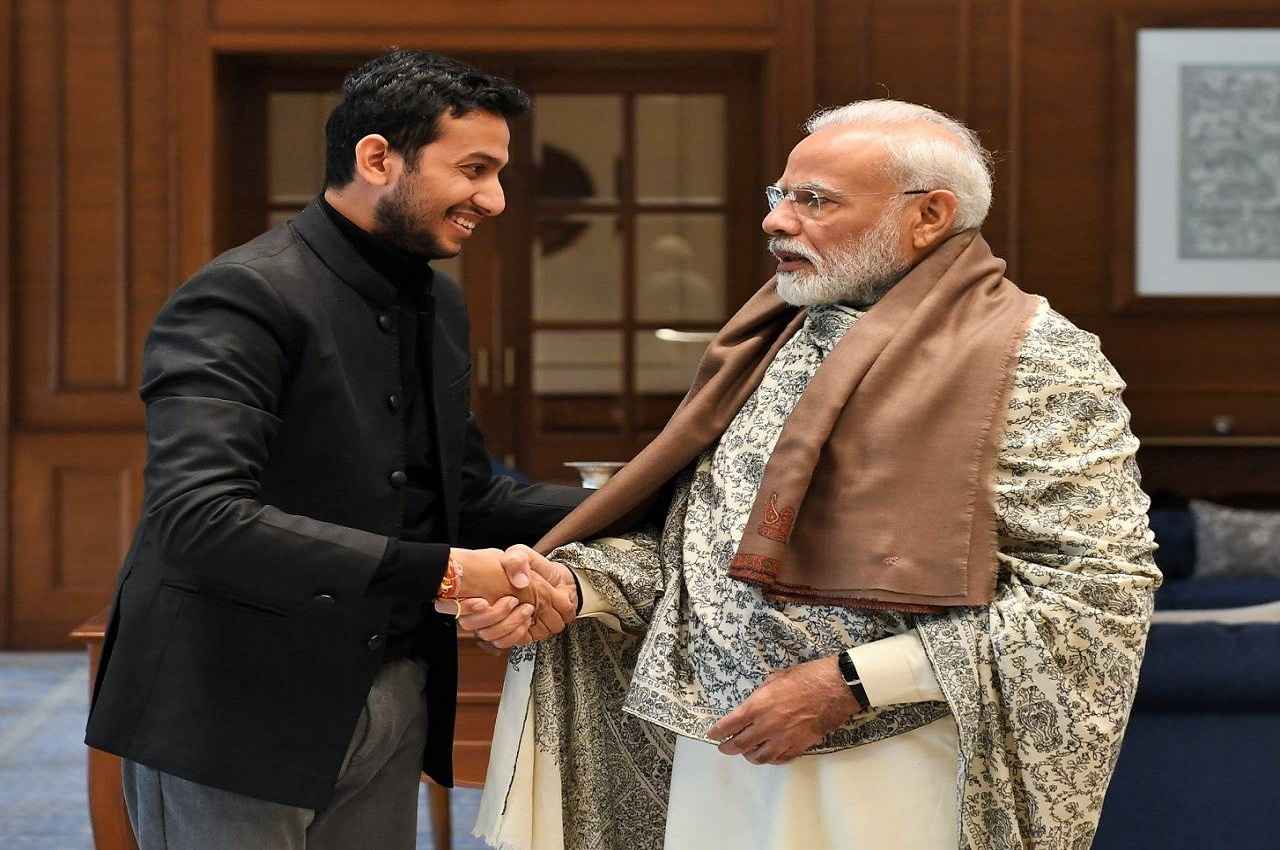 दूसरे सबसे युवा अरबपति, कॉलेज ड्रॉपआउट, सड़कों पर बेचे सिम कार्ड और आज...देखें- कौन है ये शख्स