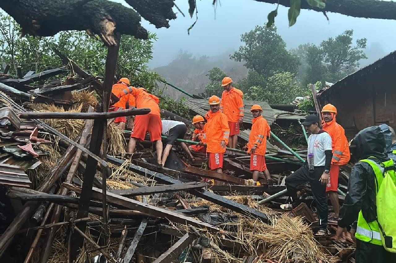 महाराष्ट्र: रायगढ़ में लैंडस्लाइड से 10 लोगों की मौत, 60 से ज्यादा के फंसे होने की आशंका, 75 को निकाला