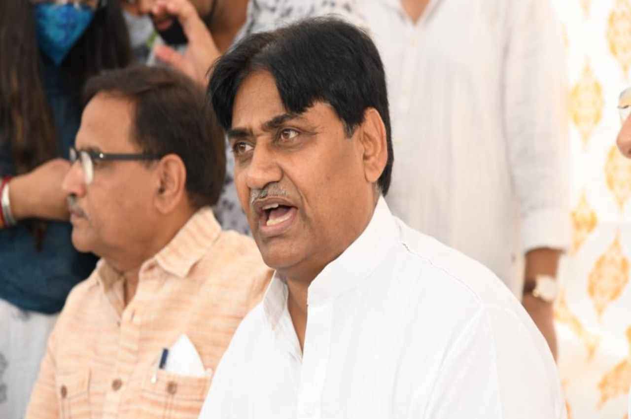Rajasthan Politics: नड्डा की रैली पर डोटासरा का पलटवार, बोले- 'बीजेपी नेताओं से जनता बना रही दूरी, झूठ बोलकर भ्रमित करते हैं'