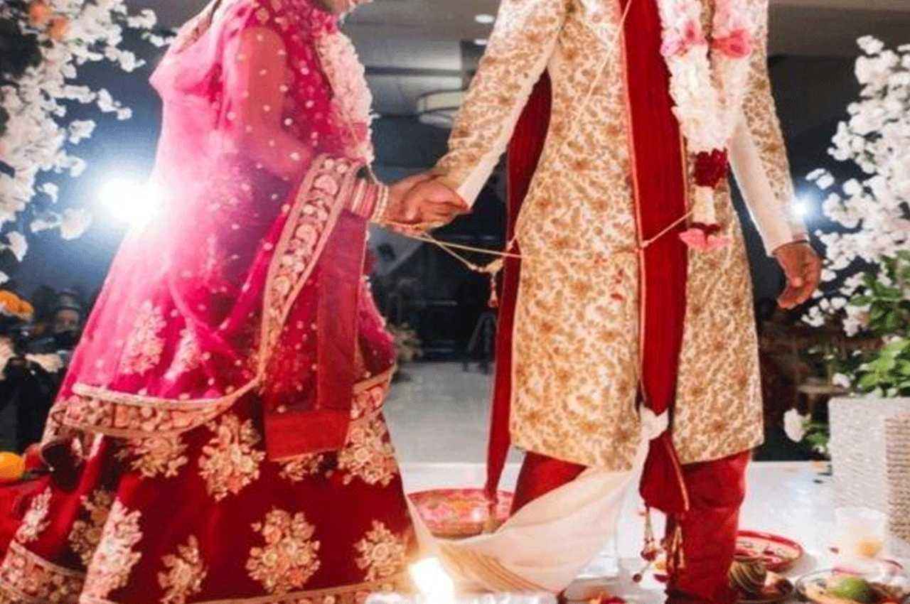 'राम' के लिए पार की धर्म की 'सीमा'; रामपुर की शाइस्ता ने दादरी के प्रेमी संग मंदिर में लिए फेरे, पुलिस ने दी सुरक्षा