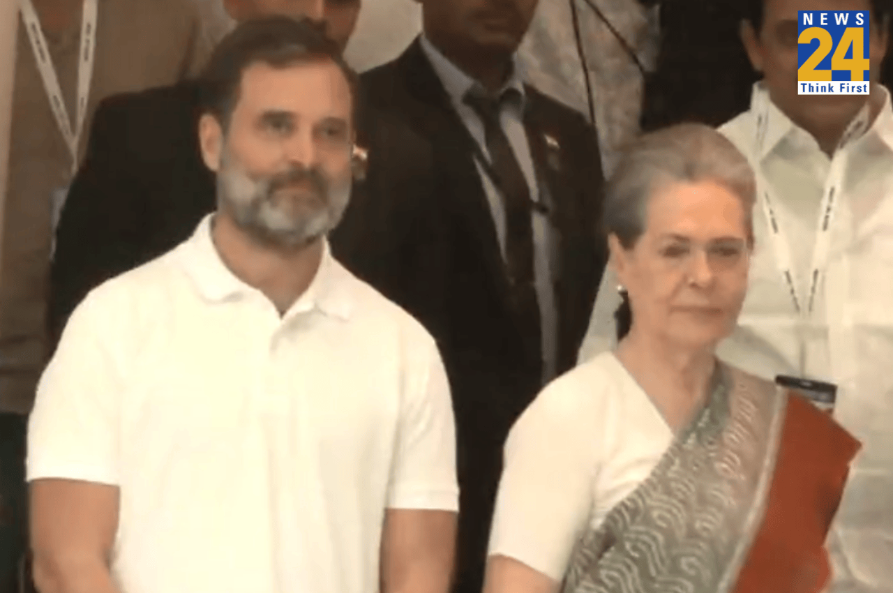 Sonia-Rahul Flight: भोपाल एयरपोर्ट पर सोनिया-राहुल गांधी के विमान की इमरजेंसी लैंडिंग, बेंगलुरु से लौट रहे थे दिल्ली