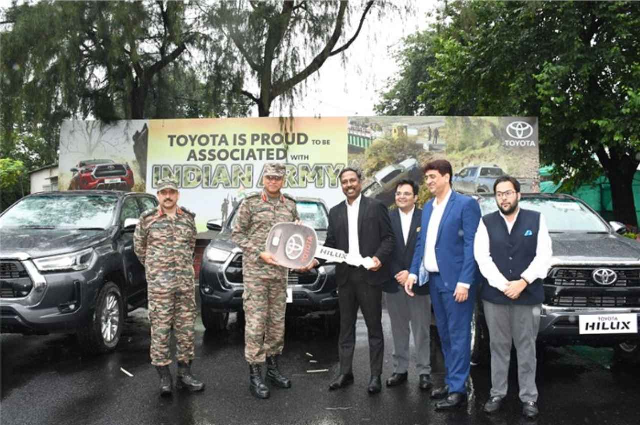 सेना के बेड़े में शामिल हुआ Toyota Hilux, पानी हो या पहाड़ इसे रोकने वाला कोई नहीं