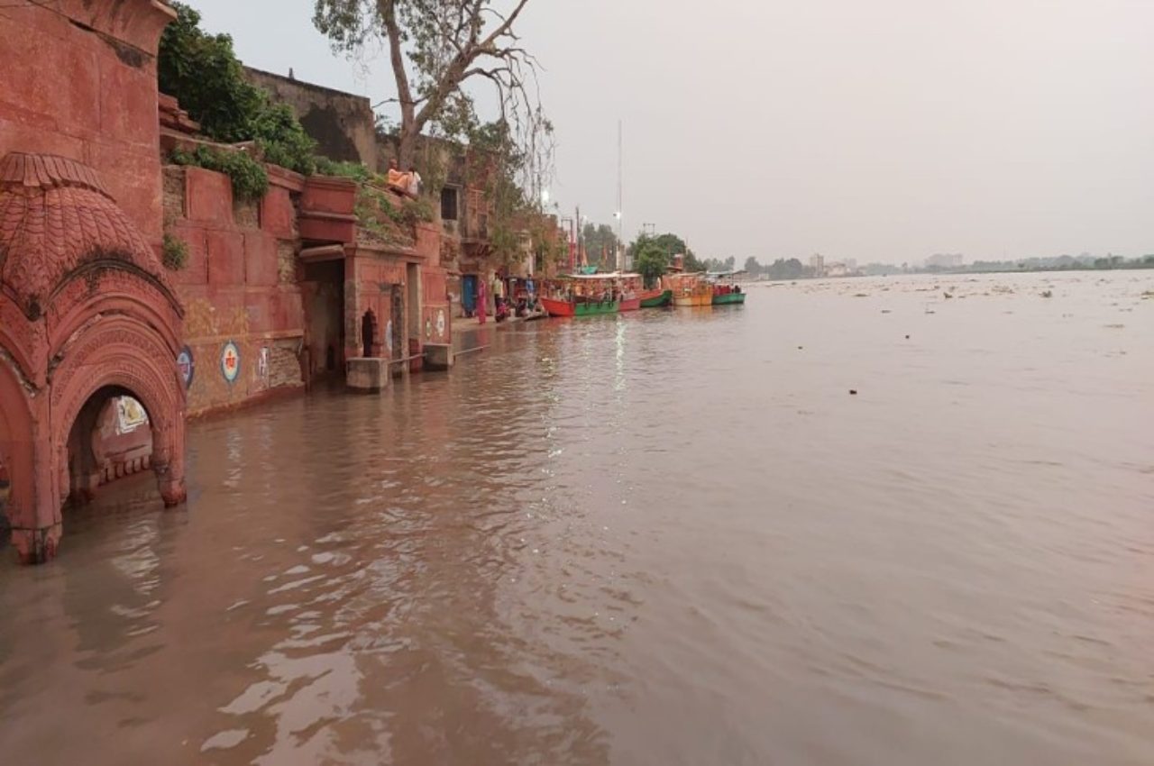 UP Flood, Yamuna Water Level, Flood in Mathura Agra, Vrindavan Flood, UP Flood Alert