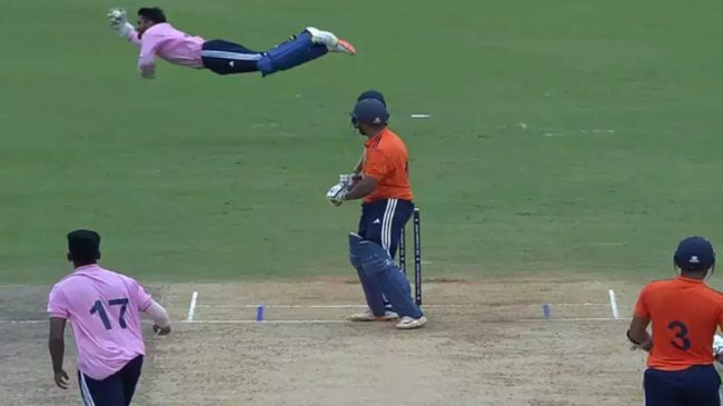 Unbelievable catch by Prabhsimran Singh