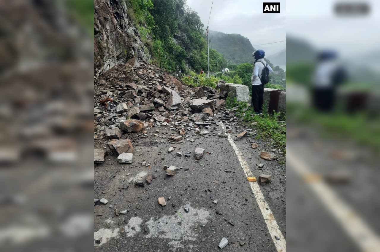 Uttarakhand Heavy Rain: बारिश से बेहाल हुई देवभूमि; लगातार भूस्खलन से अब घरों में आने लगी दरारें