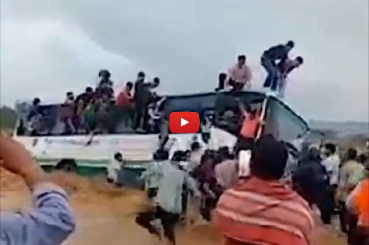 Viral Video: ड्राइवर ने उफनते नाले में उतार दी रोडवेज बस, 30 सवारियों की जान पर बन आई