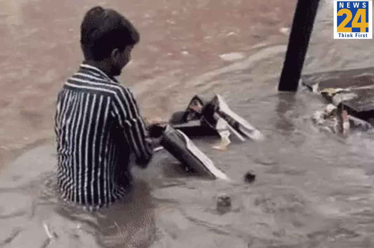 Weather Alert: जयपुर में बारिश से सड़कें बनी दरिया, भारी बरसात से छलके कई बांध, जानें आपके जिले का क्या है हाल
