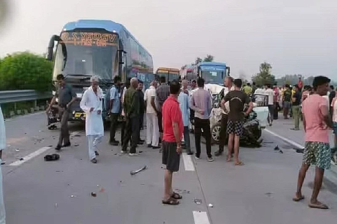 Yamuna Expressway, Yamuna Expressway Accident, Accident On Yamuna Expressway, Aligarh News, UP News